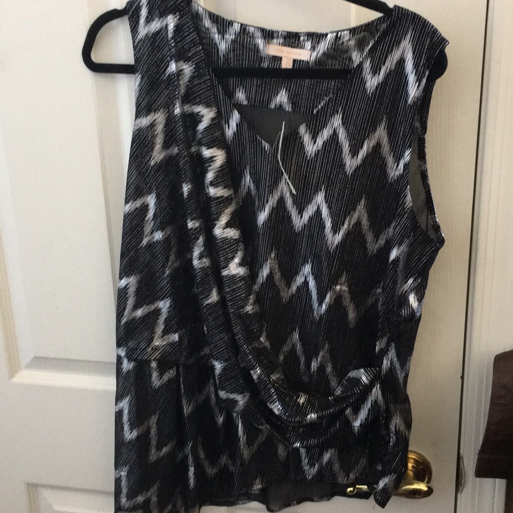 FINAL MARKDOWN NWT ladies skies are blue top large